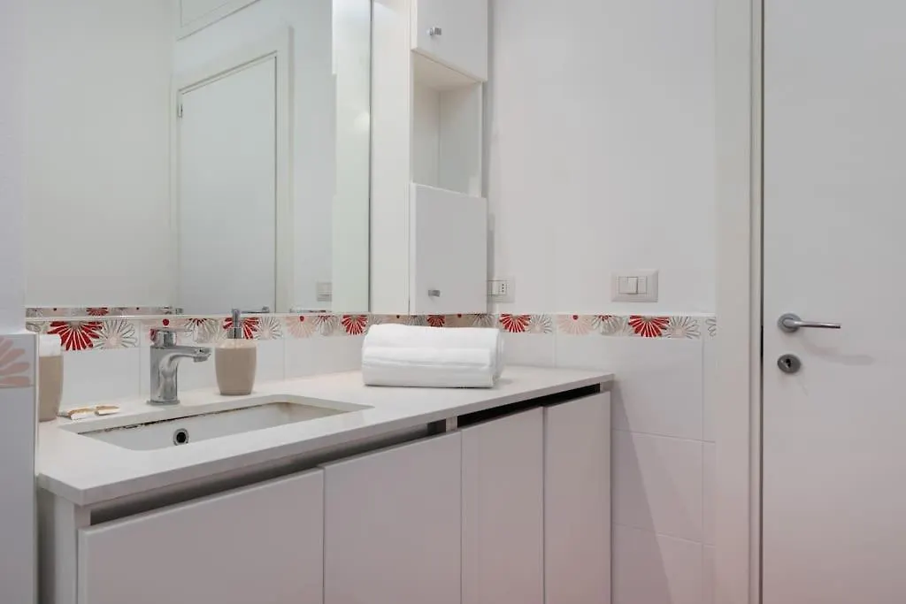 Deluxe Suite With Free Wifi And Netflix Milan 0*,  Italy