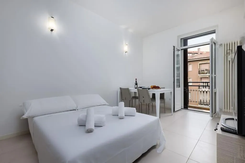 Deluxe Suite With Free Wifi And Netflix Milán Apartmán