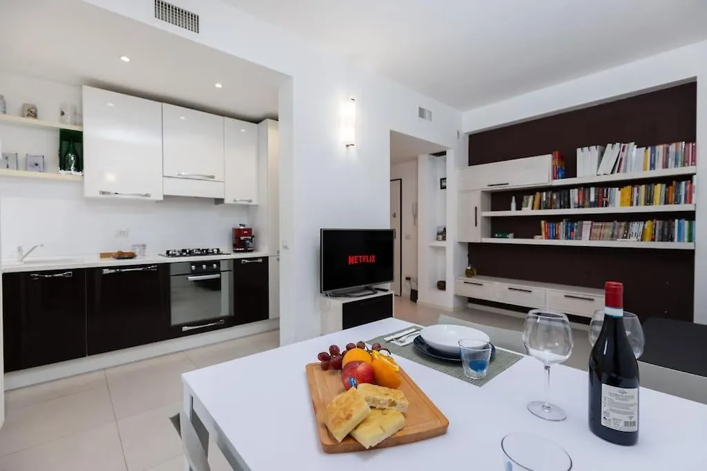 Deluxe Suite With Free Wifi And Netflix Milán Apartmán